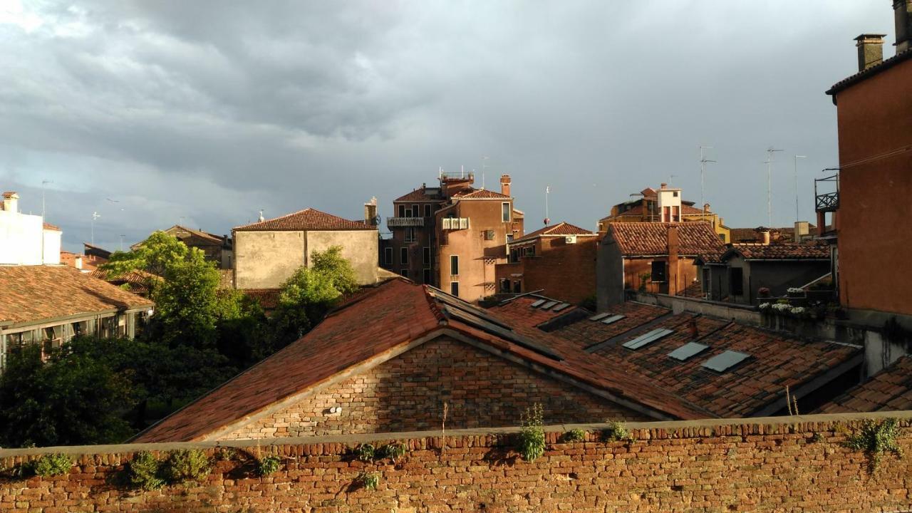 Dorsoduro461 Bed & Breakfast Venesia Bagian luar foto