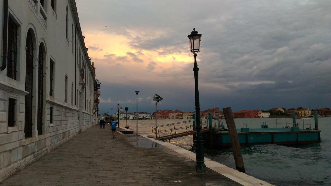 Dorsoduro461 Bed & Breakfast Venesia Bagian luar foto