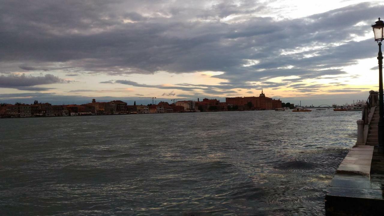 Dorsoduro461 Bed & Breakfast Venesia Bagian luar foto