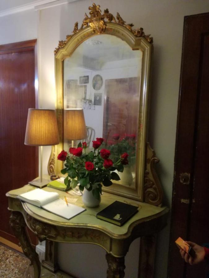 Dorsoduro461 Bed & Breakfast Venesia Bagian luar foto